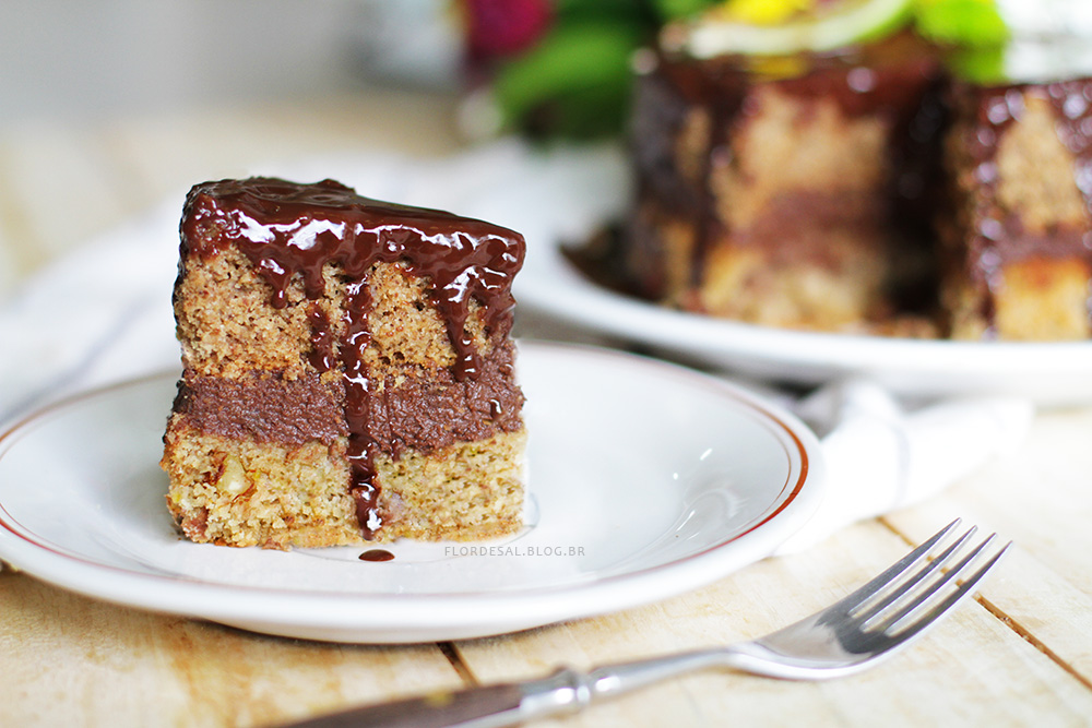 BOLO DE ANIVERSÁRIO SAUDÁVEL COM MUSSE DE CHOCOLATE - Receitas