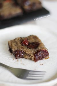 Brownie Vegano de Amendoim - Flor de Sal por Gabi Mahamud