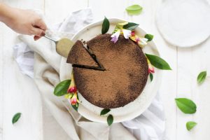 Torta de Chocolate Vegana Sem Glúten - Flor de Sal por Gabi Mahamud